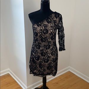 Women’s One-Sleeves Lace Dress